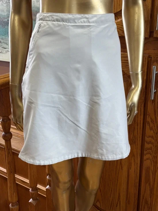 Patagonia White Mini Skirt — Clean A-Line tech-skort. - Picture 4 of 15